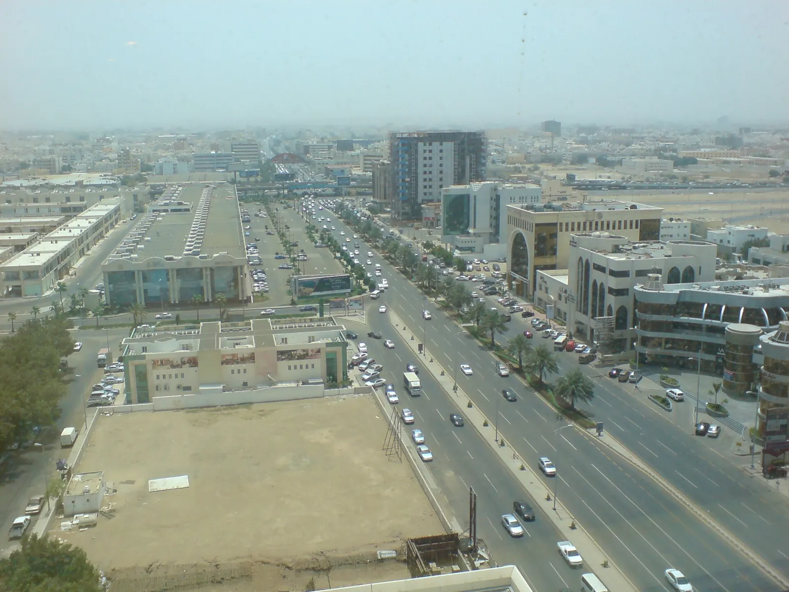 شارع التحلية وأحياء جدة من الأعلى